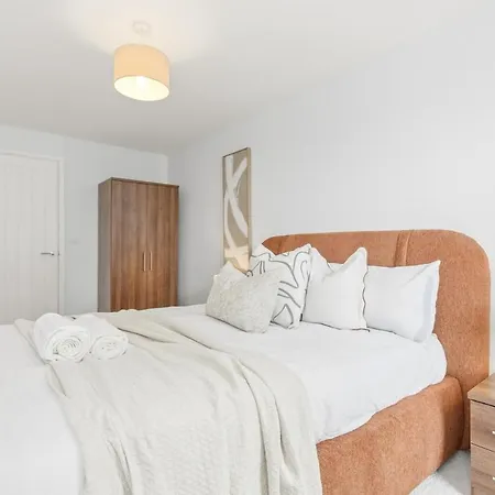 Dock, Stylish 2 Bedroom Apartment, Free Parking, Close To Centre * ليدز