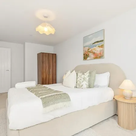 Dock, Stylish 2 Bedroom Apartment, Free Parking, Close To Centre شقة ليدز
