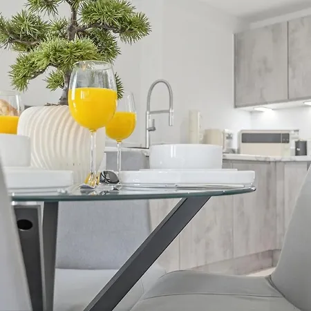 شقة Dock, Stylish 2 Bedroom Apartment, Free Parking, Close To Centre *