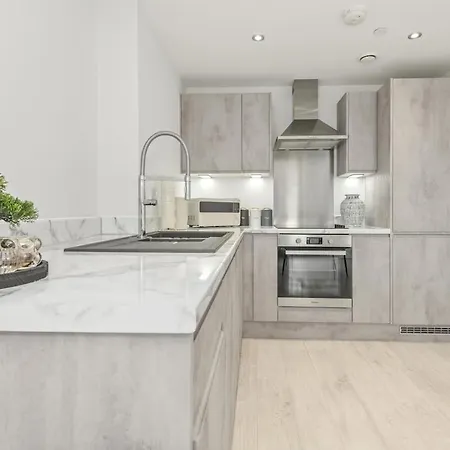 Dock, Stylish 2 Bedroom Apartment, Free Parking, Close To Centre شقة ليدز